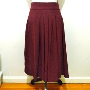 C & M maroon textured pleated skirt sz M 26"